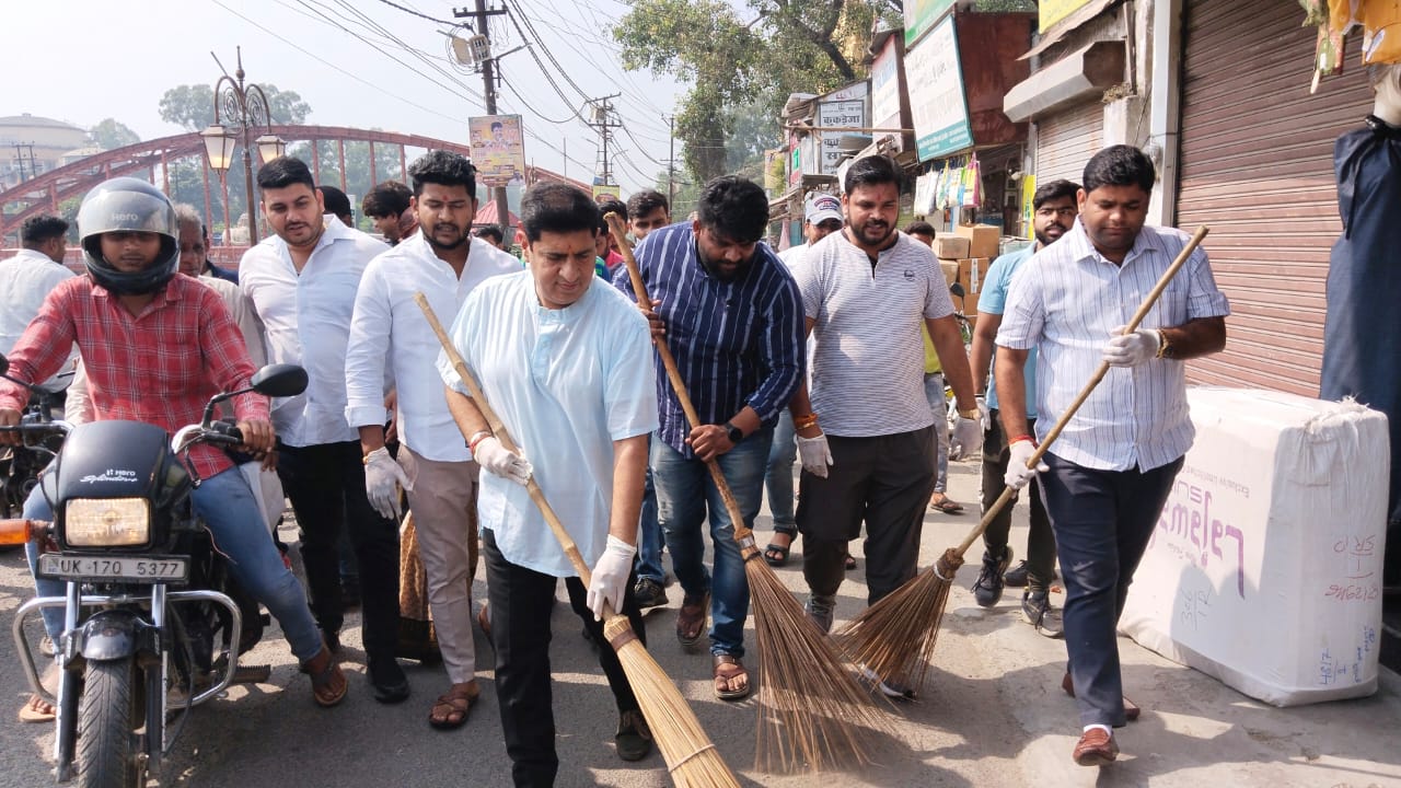 रुड़की : (स्वच्छता पखवाड़ा) निगम कर्मियों की नही बल्कि प्रत्येक नागरिक की जिम्मेदारी है सफाई