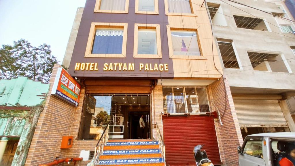 रुड़की न्यूज़ : होटल में देह व्यापार, तीन युवतियों समेत छह दबोचे