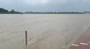 ऋषिकेश समाचार: चेतावनी स्तर से 1.16 मीटर नीचे बह रही है गंगा नदी