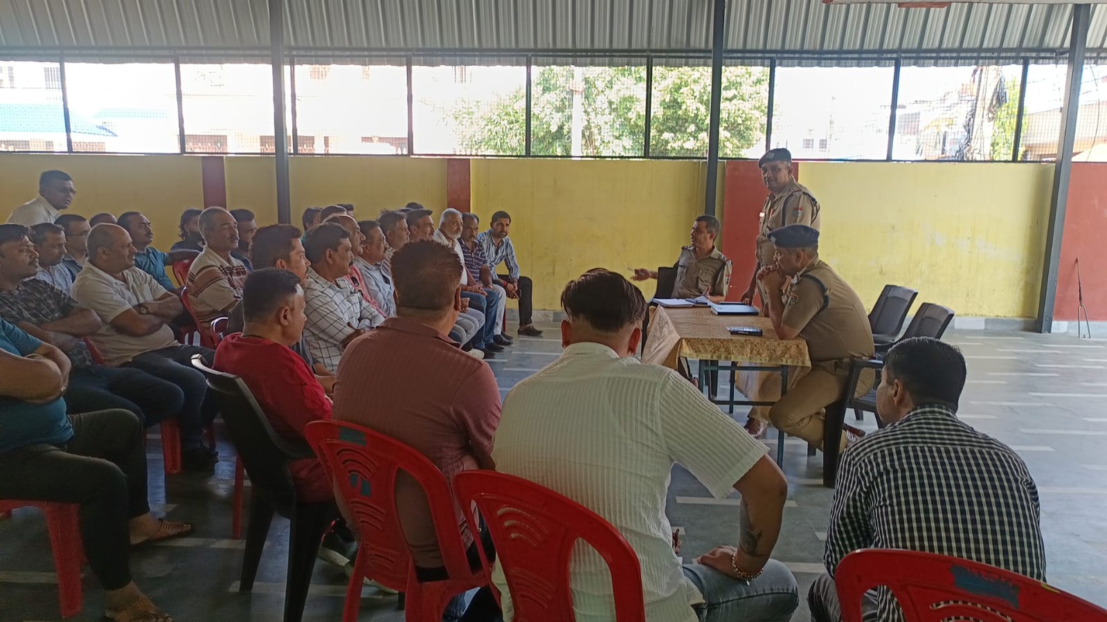 त्योहारौ के दृष्टिगत पुलिस द्वारा ज्वैलर्स व स्थानीय व्यापारियो के साथ आयोजित की गई गोष्ठी