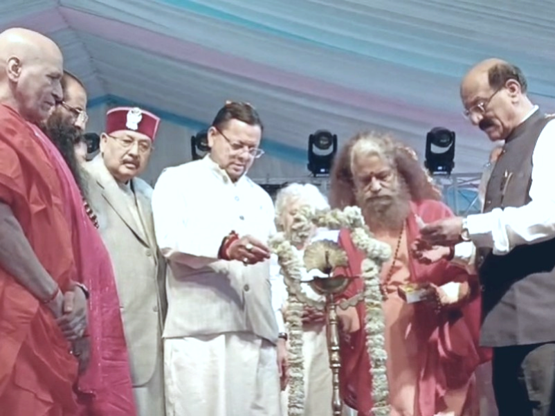 अंतरराष्ट्रीय योग महोत्सव का शुभारंभ, सीएम धामी ने किया उद्घाटन