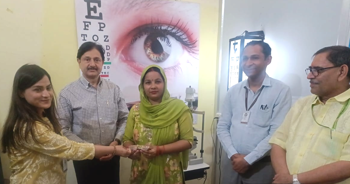 मदरहुड आयुर्वेदिक मेडिकल कॉलेज में निःशुल्क नेत्र परीक्षण शिविर आयोजित